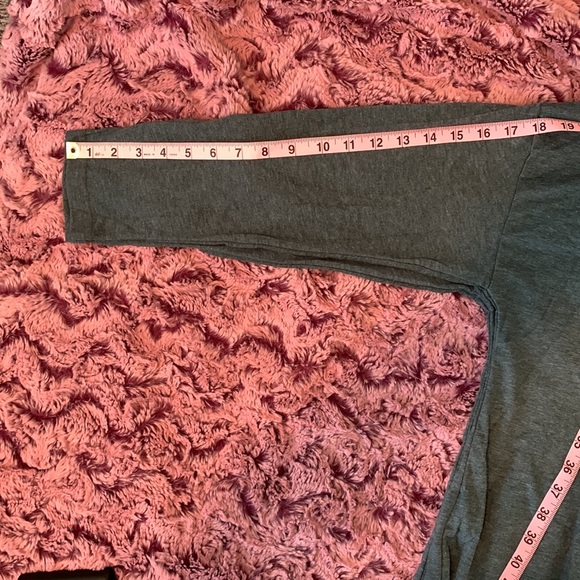 Teal v-neck off shoulder long sleeve tee - Picture 3 of 6